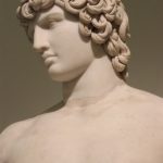 5 Particolare della statua _Antinoo Farnese_ (Napoli, Museo Archeologico Nazionale)