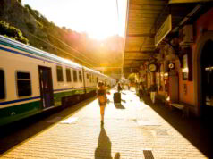 Revival anni 80: per l'estate torna di moda la Riviera Romagnola da raggiungere in treno